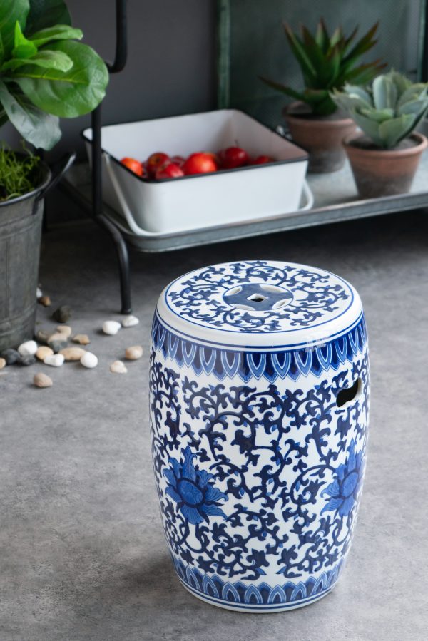 Blue and White Small Side Tabel